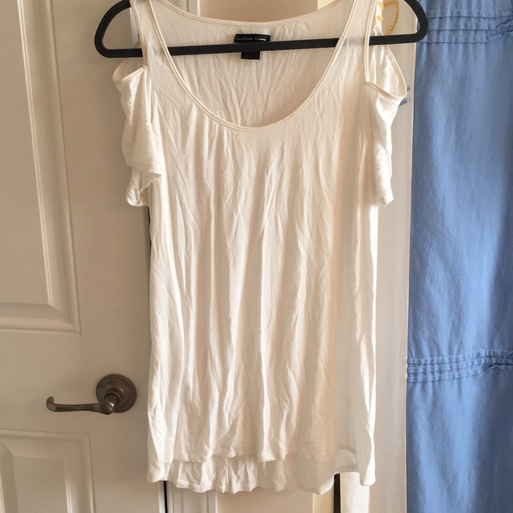 ☀️5/$25 White Shirt with cutout sleeve